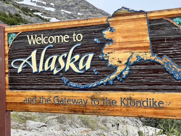 Welcome to Alaska at White Pass in Skagway Alaska