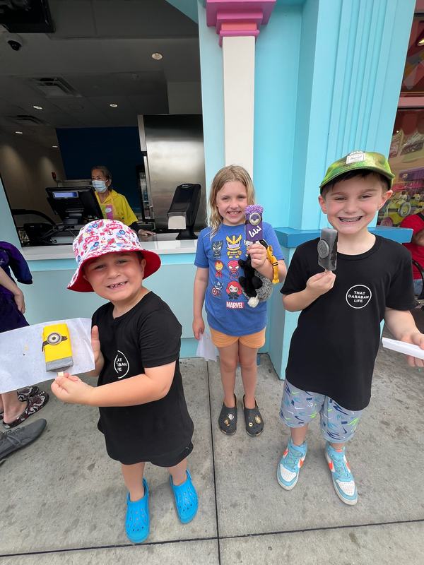 Tav, Mia, Bennett and their popcicles