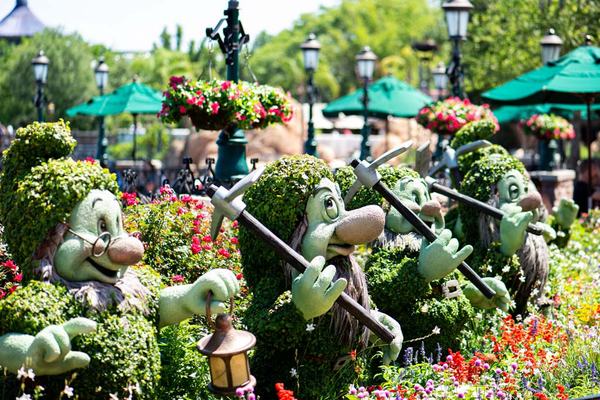 7 Dwarfs Topiaries at the Flower and Garden Festival at EPCOT