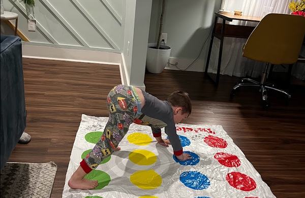 Tavasz playing Twister - Atlanta