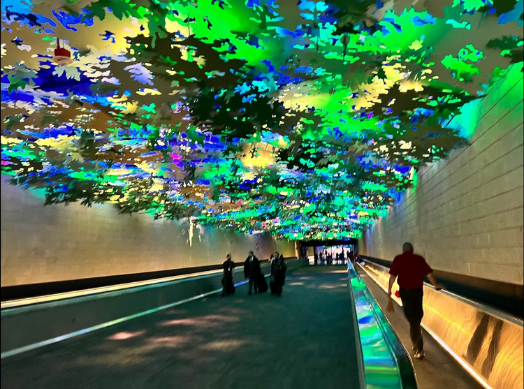 Atlanta International Airport - Terminal walk