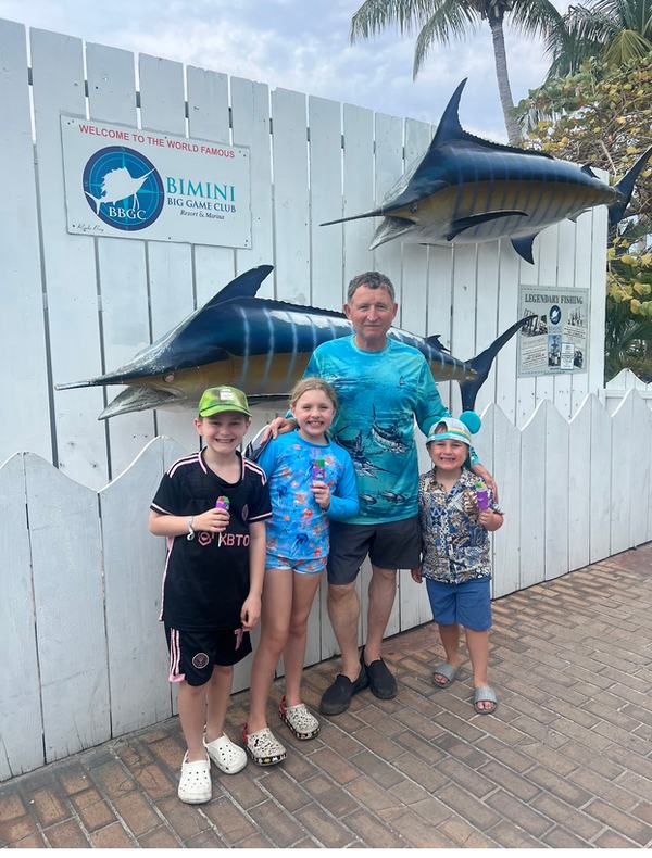 Bennett, Mia, John, and Tavasz in Bimini