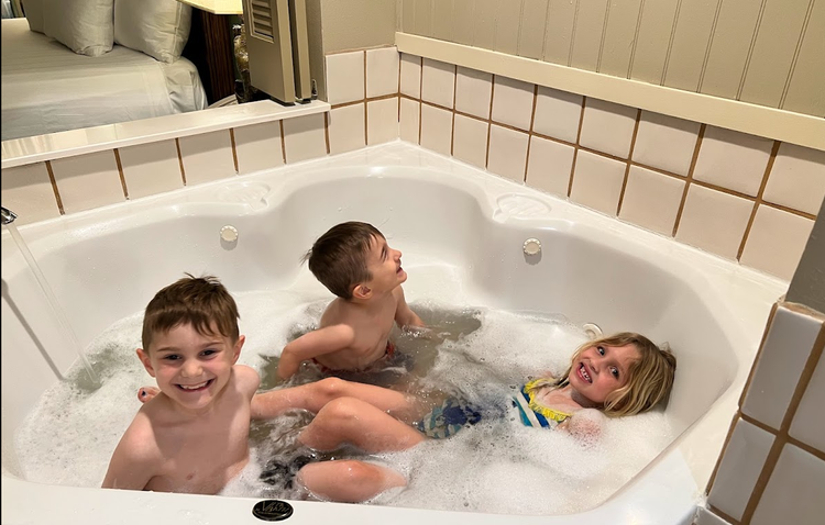 Bennett, Tavasz, and Mia in the Jacuzzi bathtub at Hilton Head