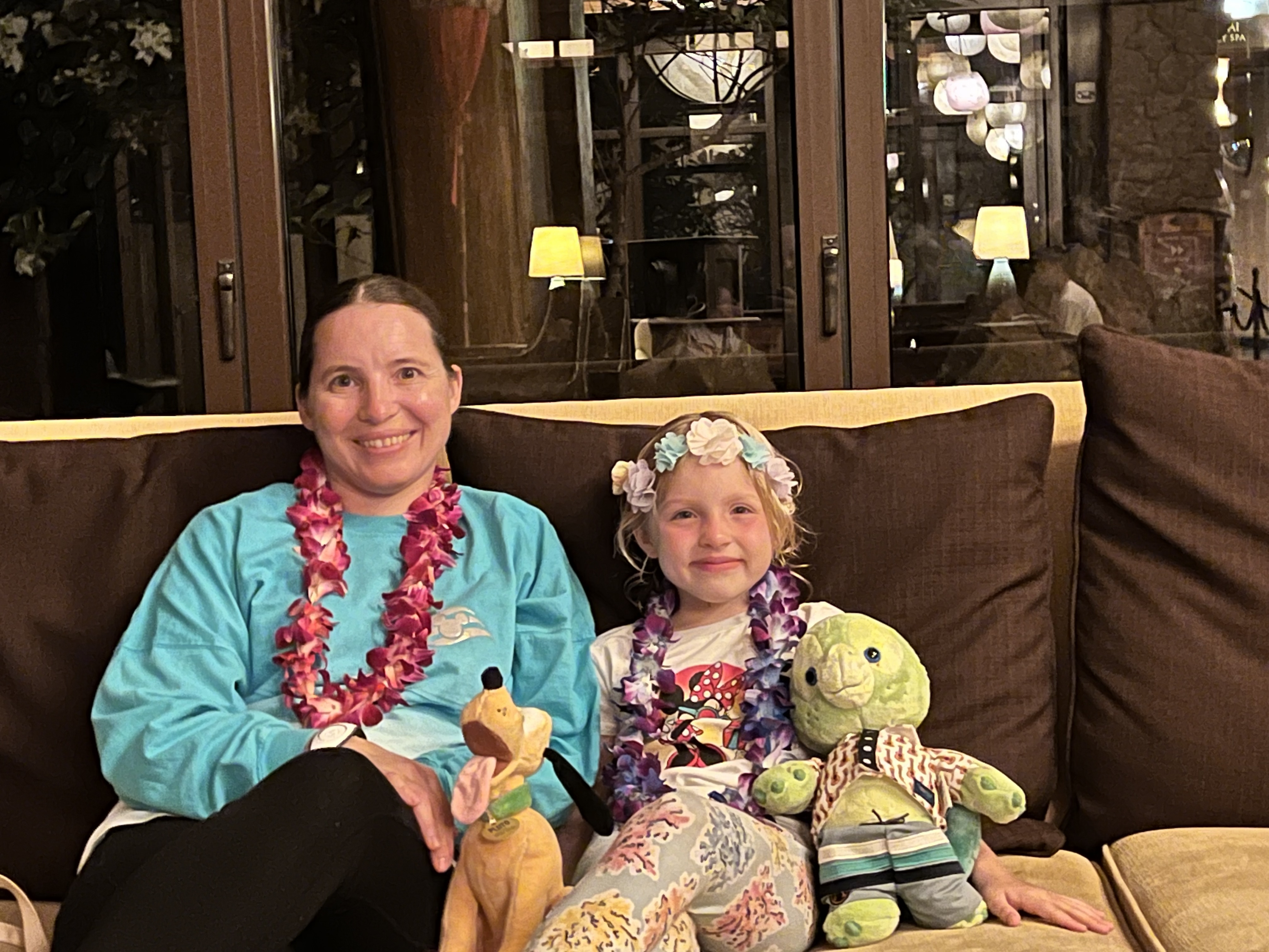 Kati and Mia in the lobby at Aulani